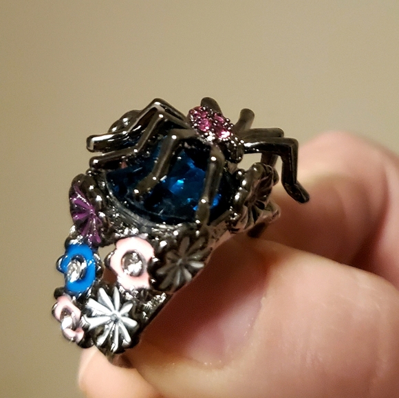*Sale* New Sapphire Spider Drop Oil Flower Ring. - Picture 9 of 12
